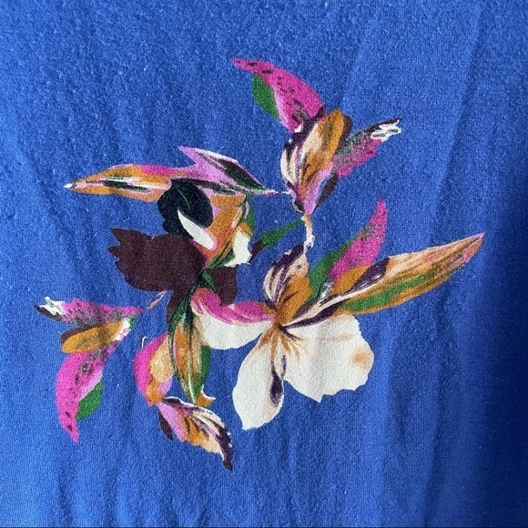 Floral Tee with scooped Neck - Picture 2 of 9